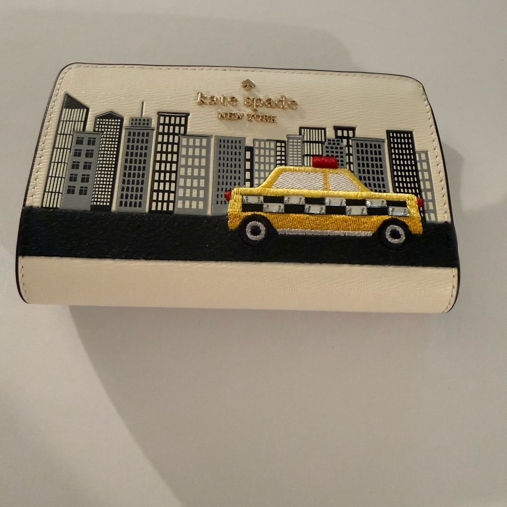 Kate Spade Bifold Big Apple Medium Cream Wallet with Gold Accents Meringue